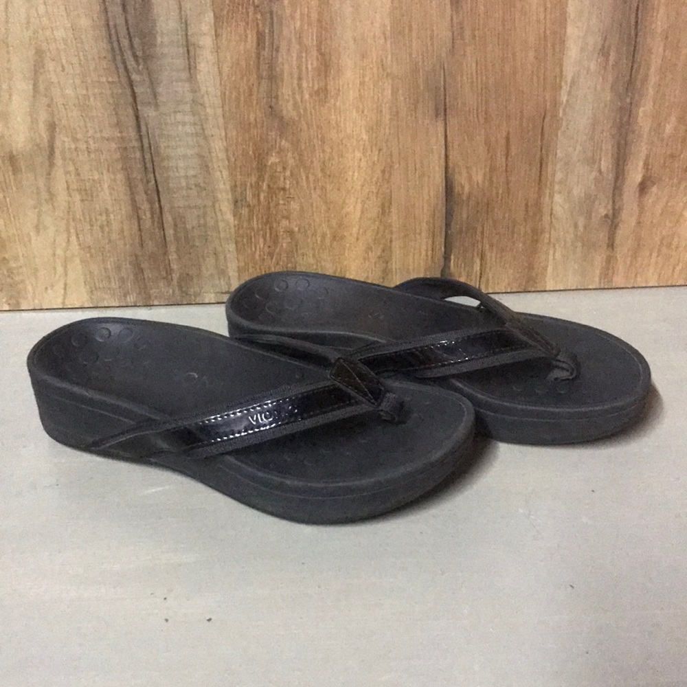 Lightly worn Vionic Flip Flops